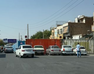 دروازه کازرون از این رو به آن رو می شود