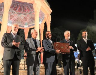 شبی خوش است بدین قصه اش دراز کنید