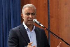 فارس و لب های ترک خورده اش !