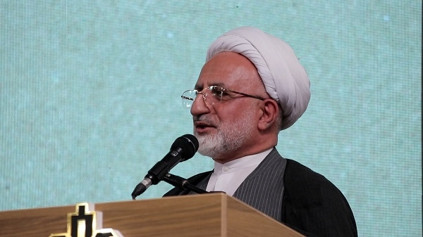 تجليل مشاور وزیر اقتصاد از بانک کشاورزی به‌عنوان دستگاه برتر در ترویج فرهنگ ایثار و شهادت در بزرگداشت حماسه خرمشهر